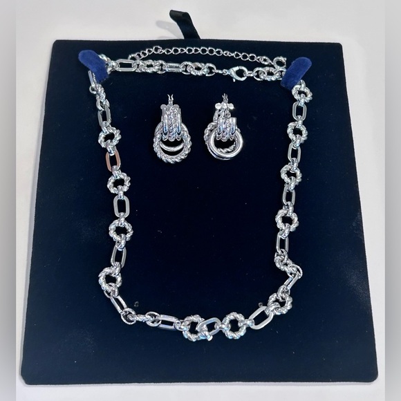 Personal accents vintage necklace and textured hoop earrings set. Never used. - Picture 1 of 5